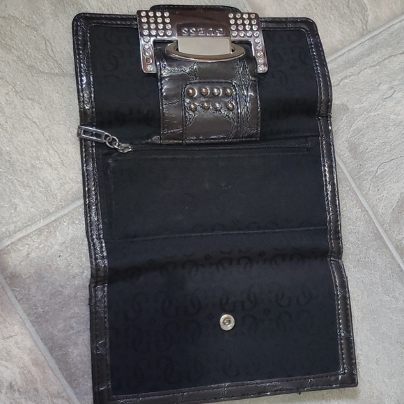 Guess Wallet - Picture 4 of 5